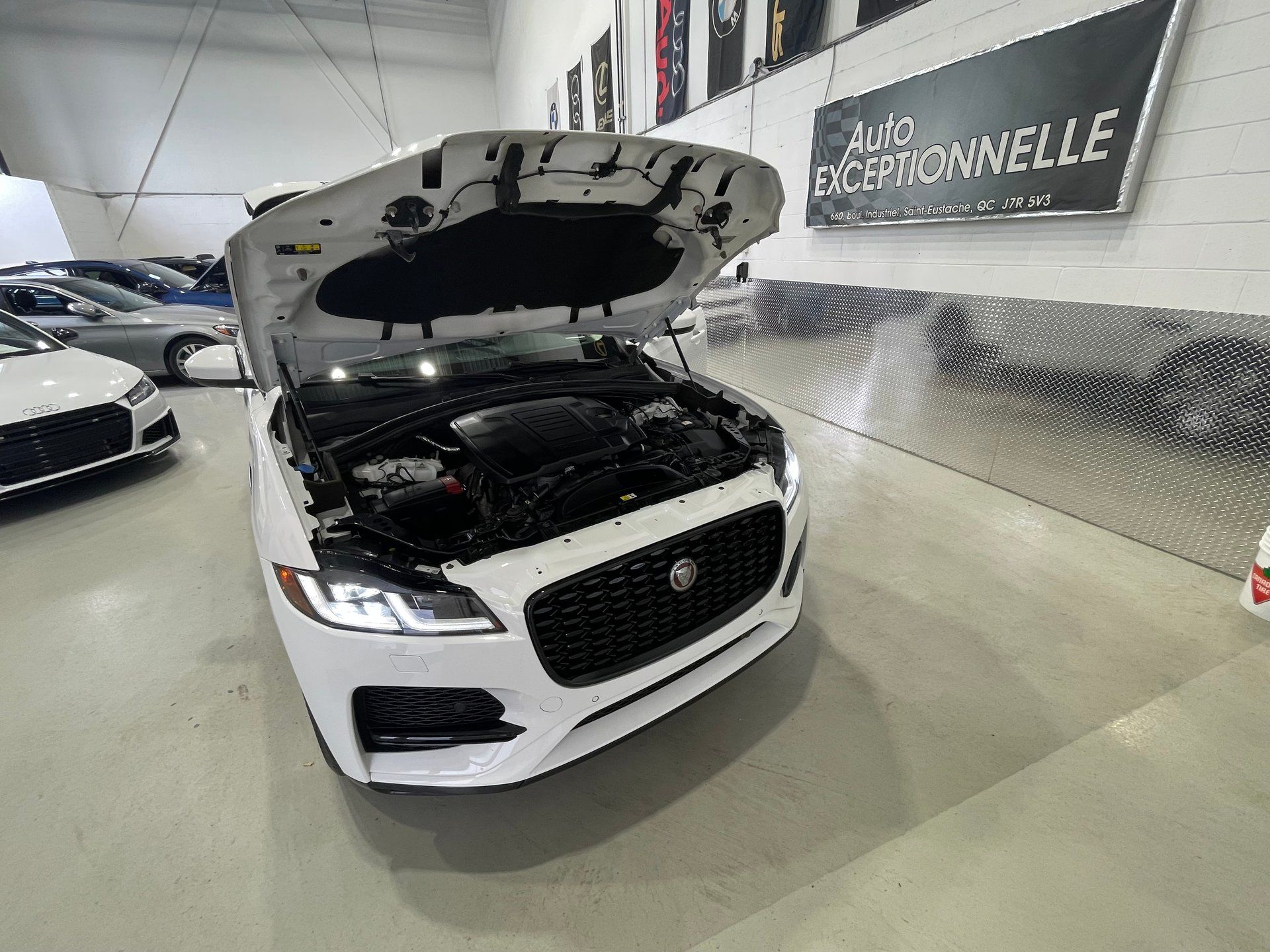 Jaguar F-PACE 2022 - Image 40