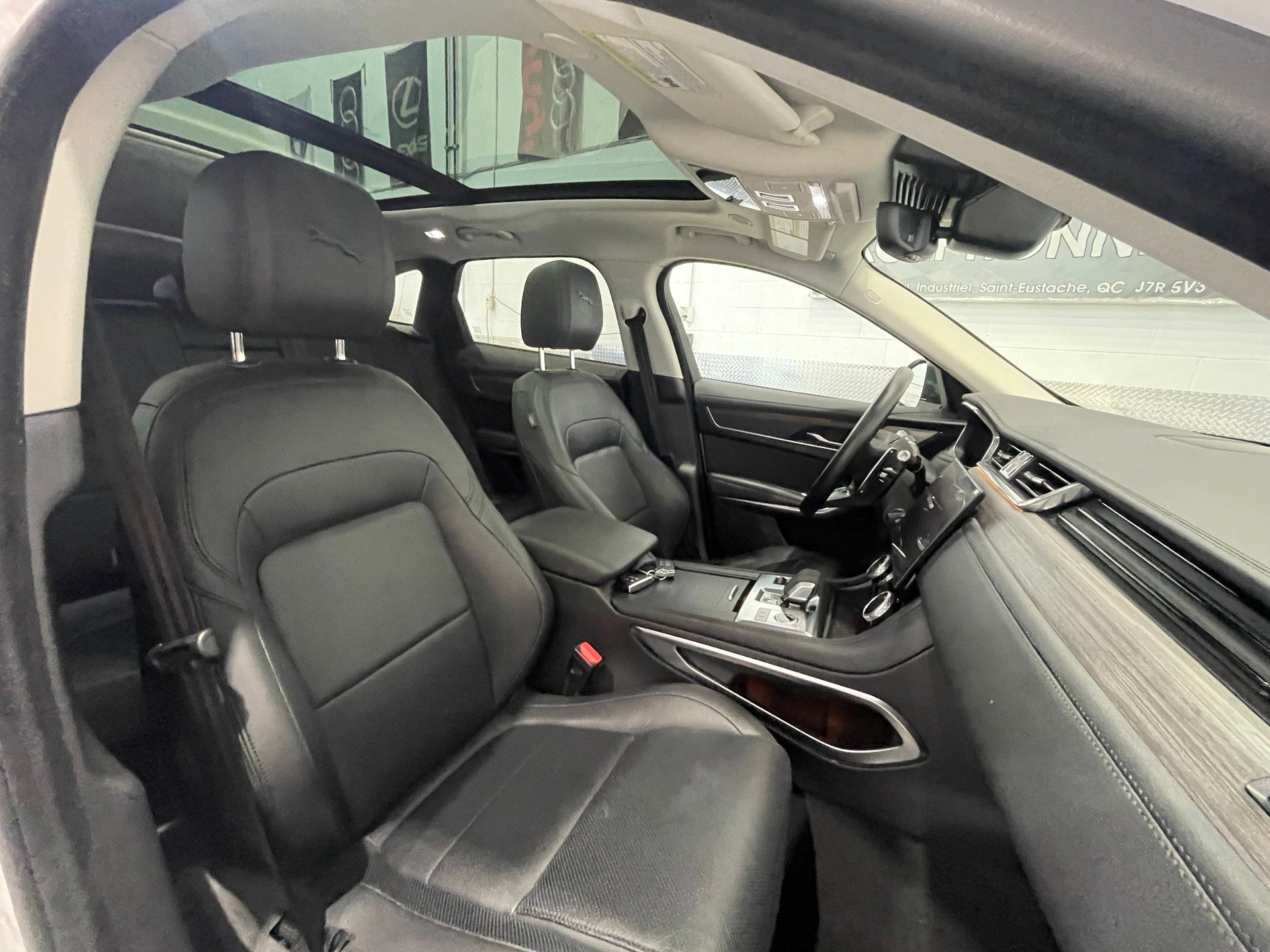 Jaguar F-PACE 2022 - Image 24