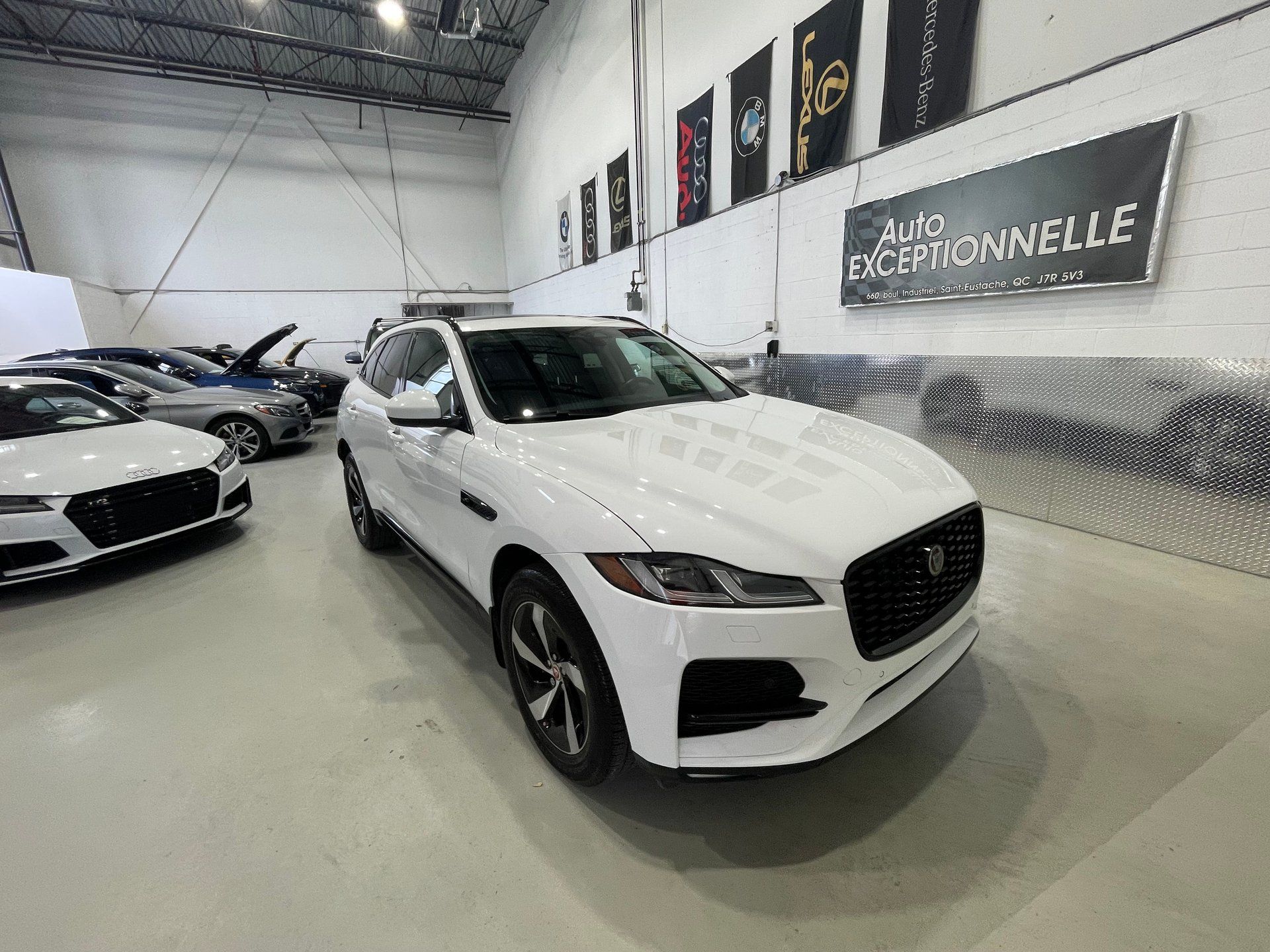 Jaguar F-PACE 2022 - Image 2