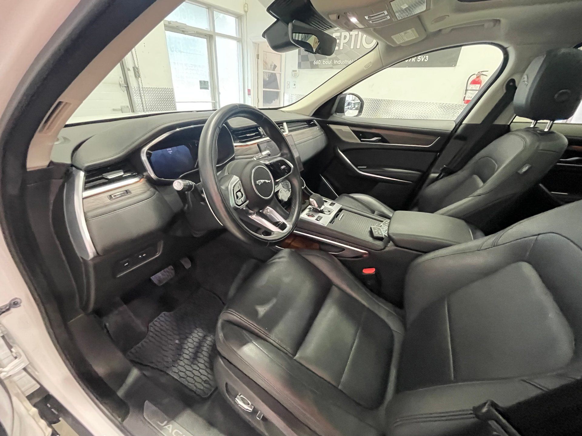 Jaguar F-PACE 2022 - Image 29