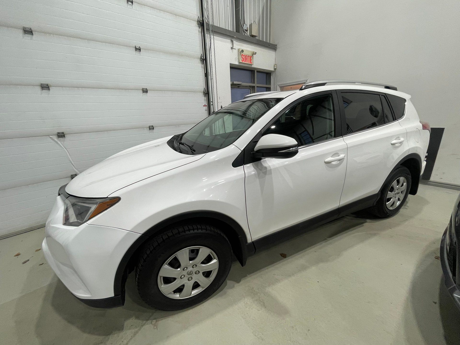 Toyota RAV4 2017 - Image 10