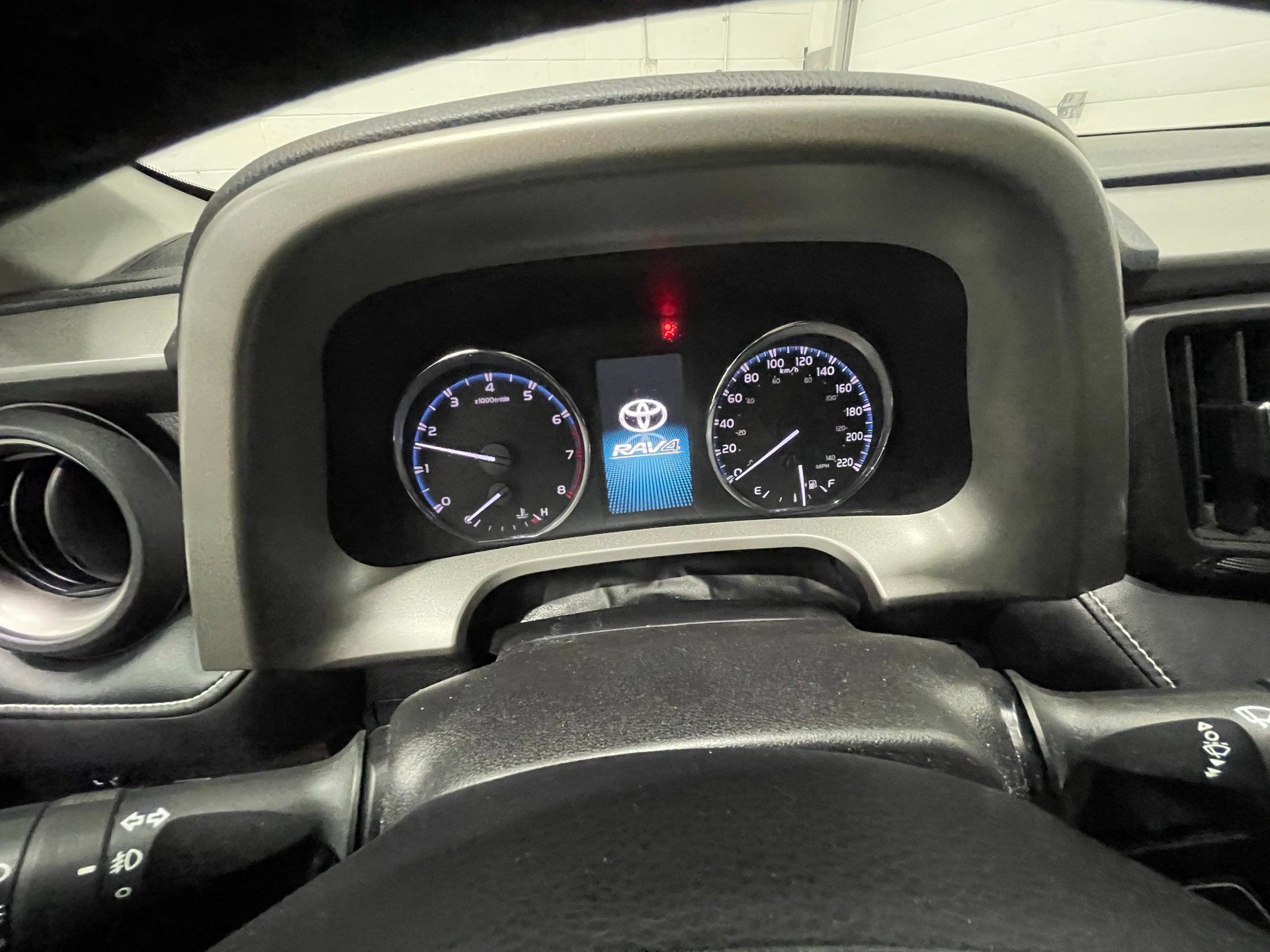 Toyota RAV4 2017 - Image 18