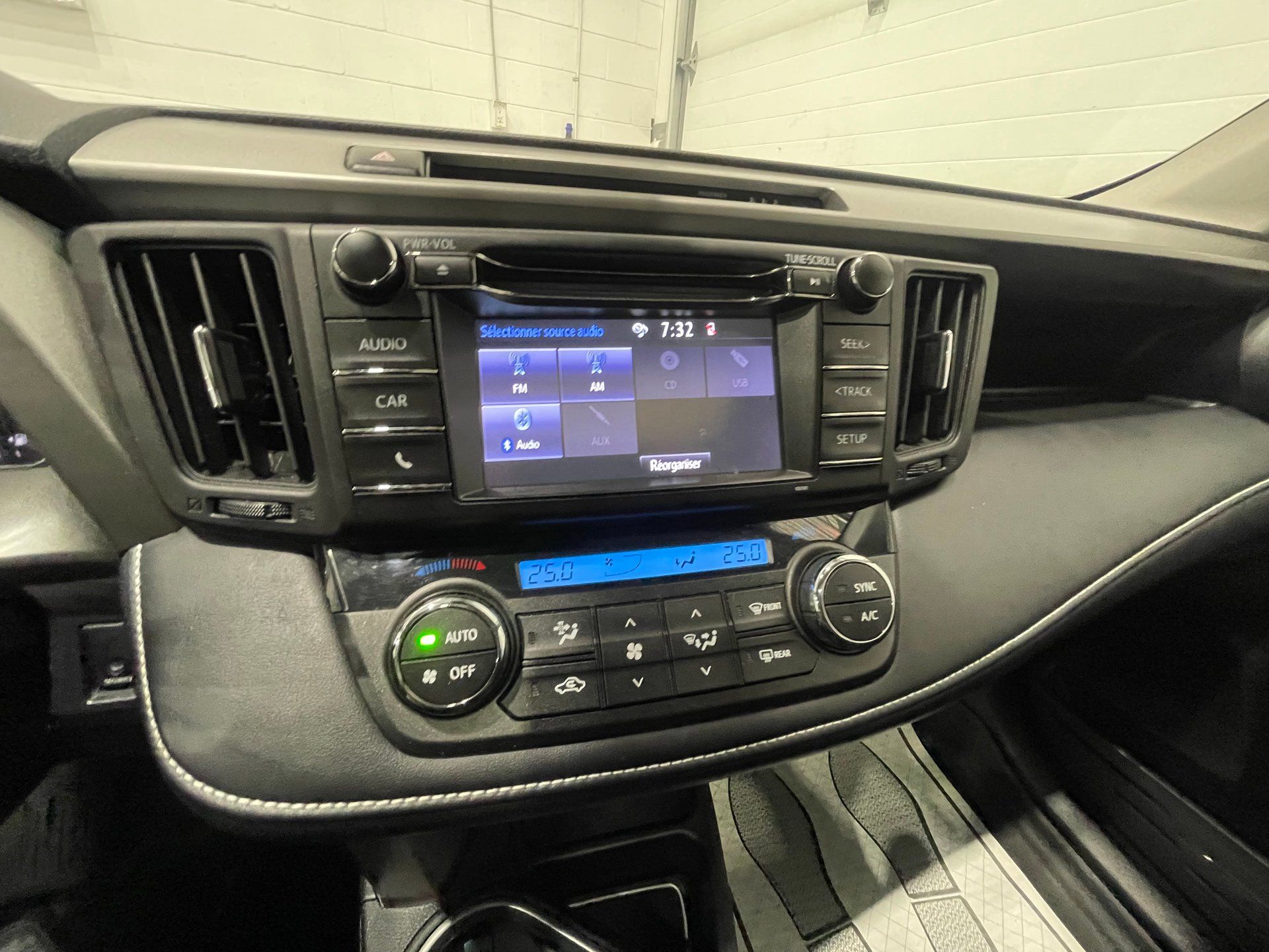 Toyota RAV4 2017 - Image 19