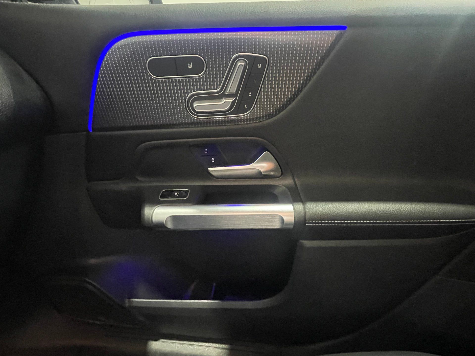 Mercedes-Benz GLB 250 2023 - Image 24