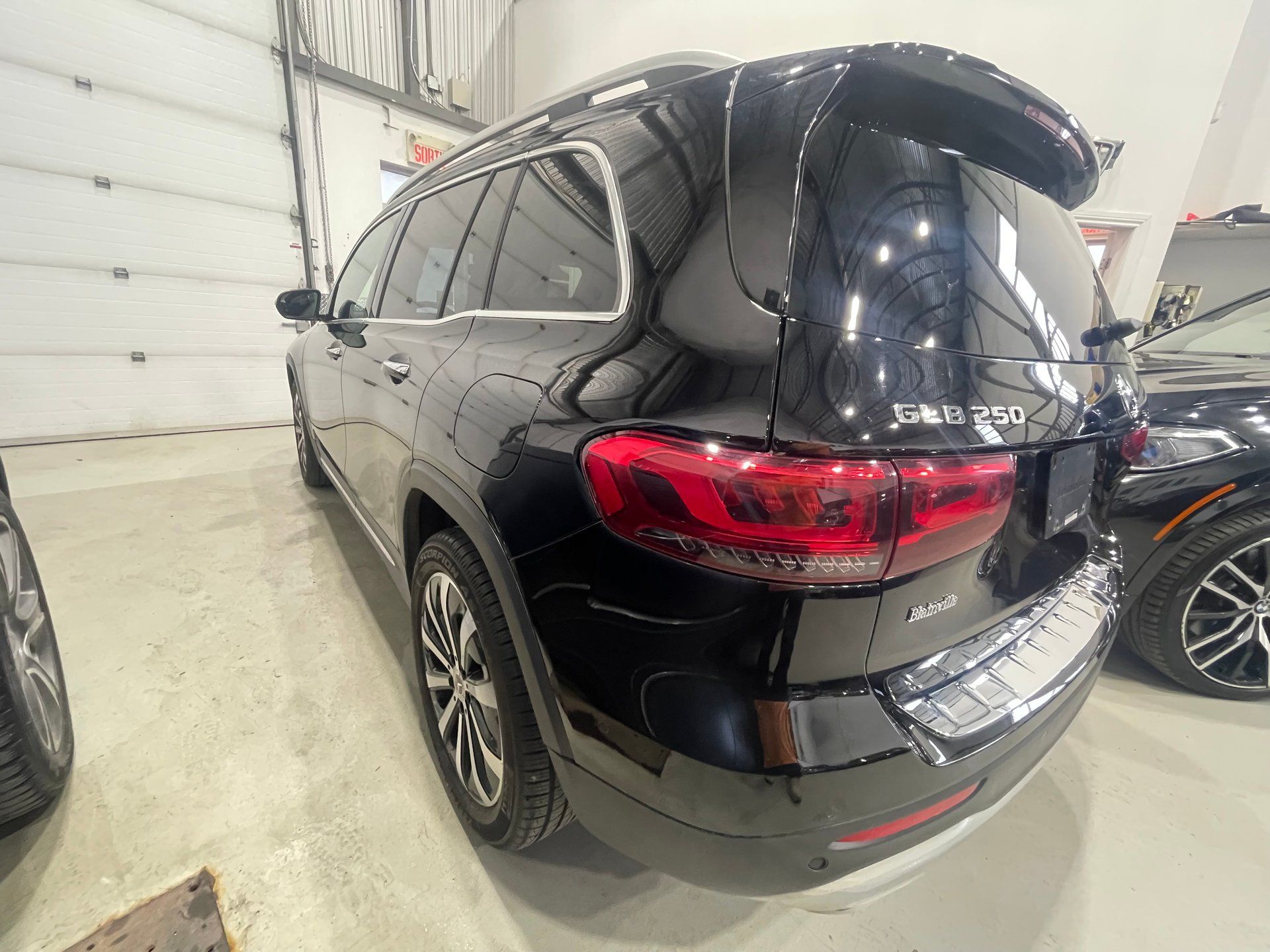 Mercedes-Benz GLB 250 2023 - Image 4