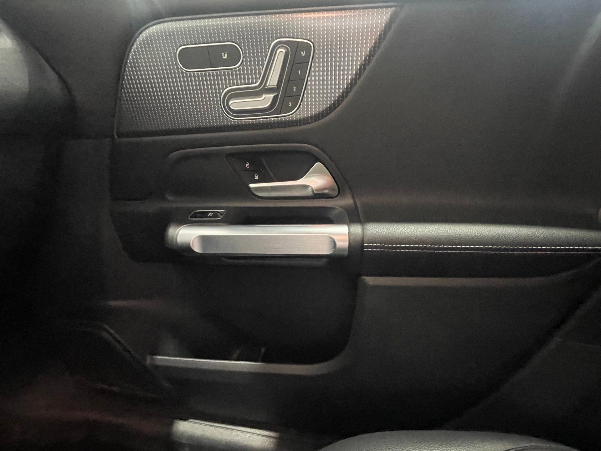 Mercedes-Benz GLB 250 2023 - Image 20