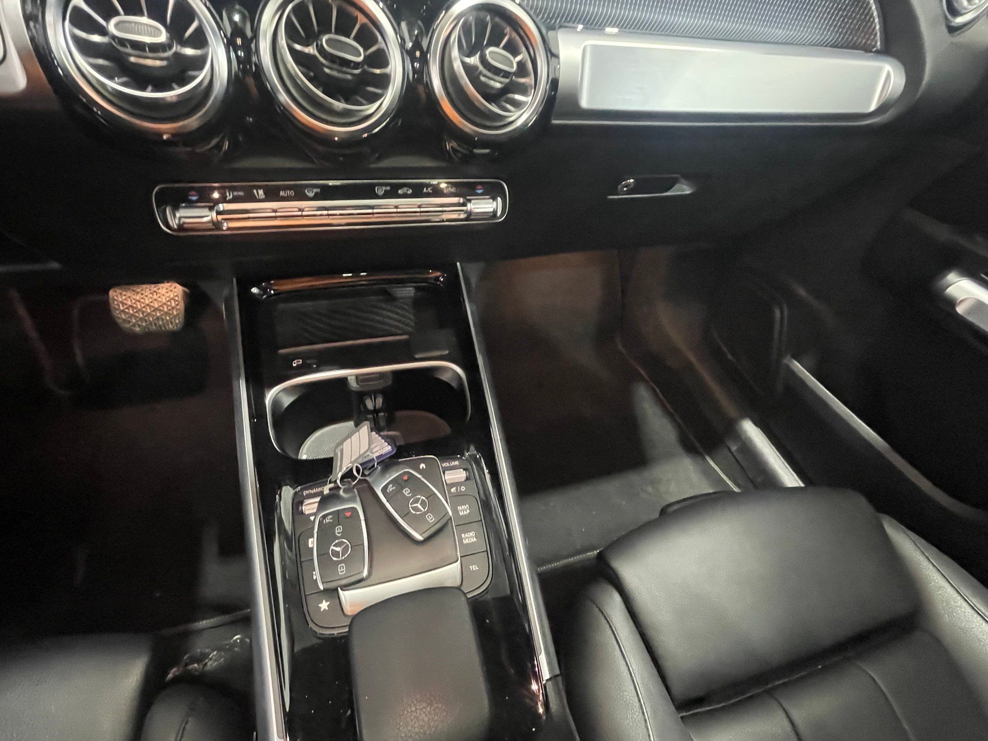 Mercedes-Benz GLB 250 2023 - Image 22
