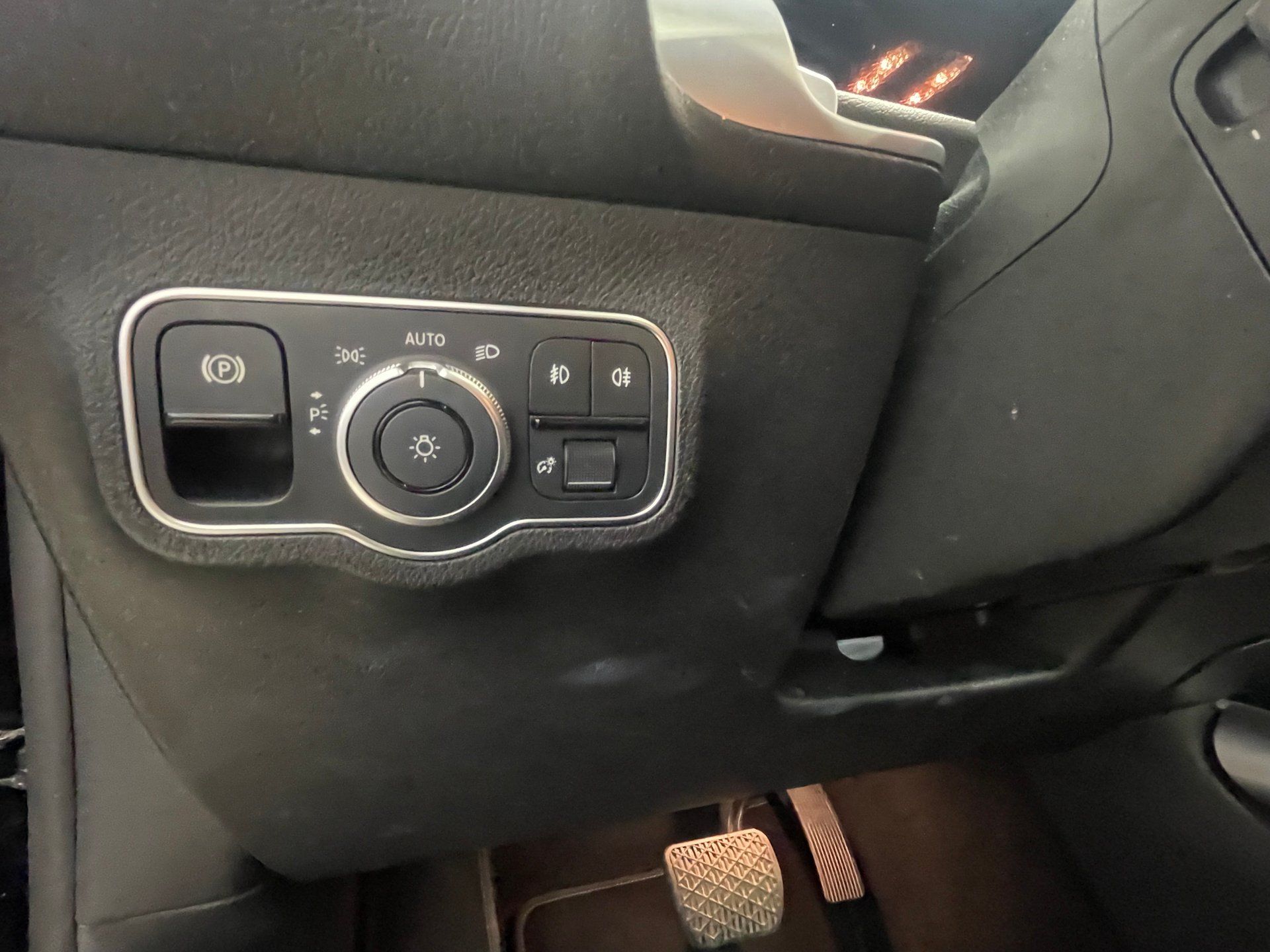 Mercedes-Benz GLB 250 2023 - Image 23