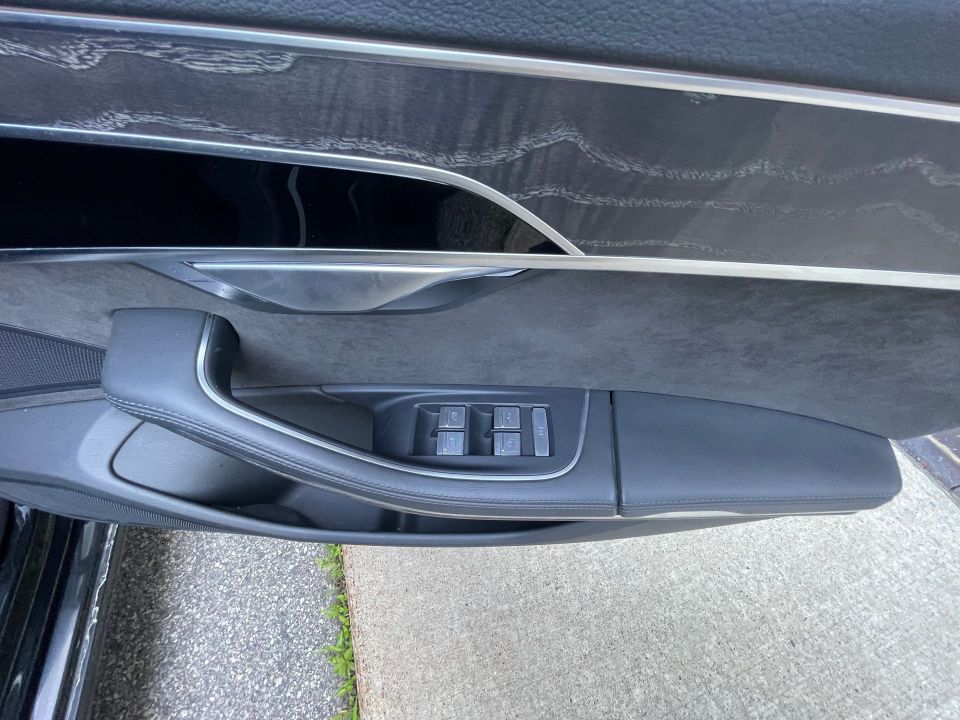 Audi A8 L 2021 - Image 25