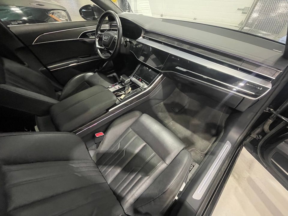 Audi A8 L 2021 - Image 30
