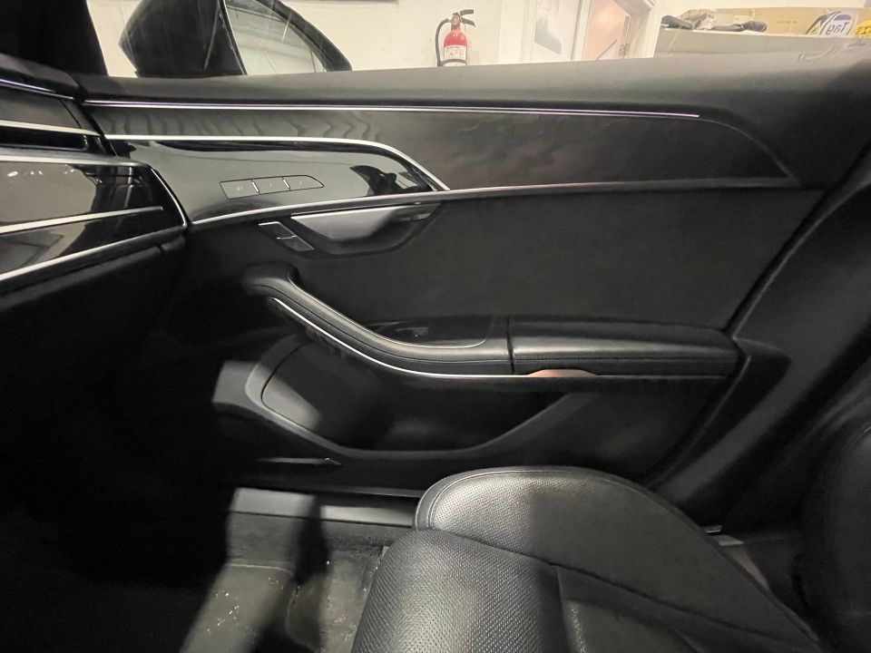 Audi A8 L 2021 - Image 27
