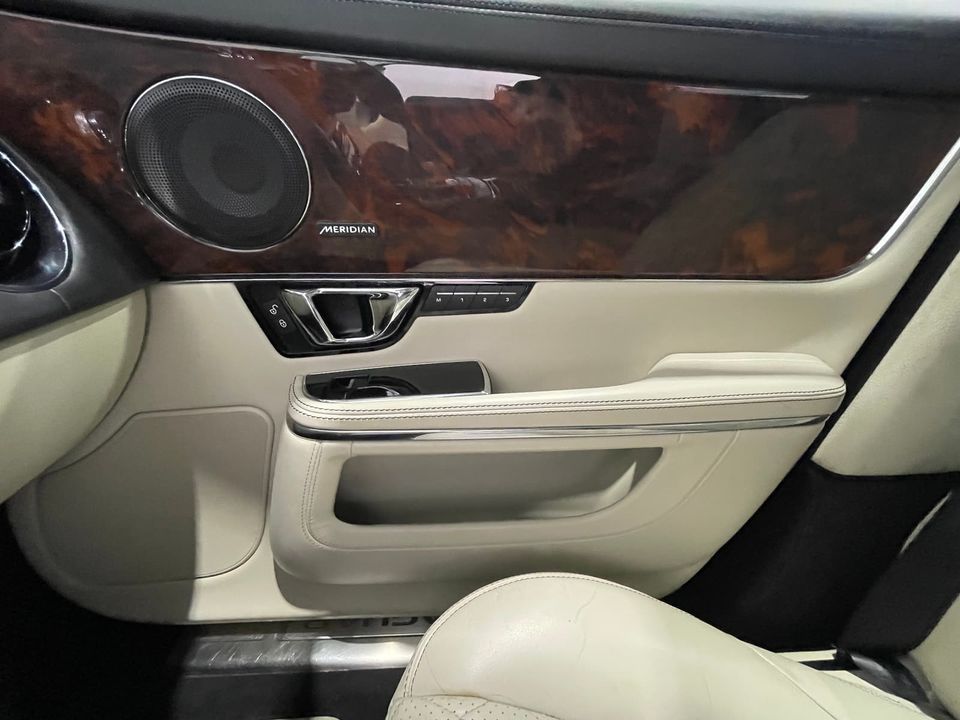 Jaguar XJL 2017 - Image 22