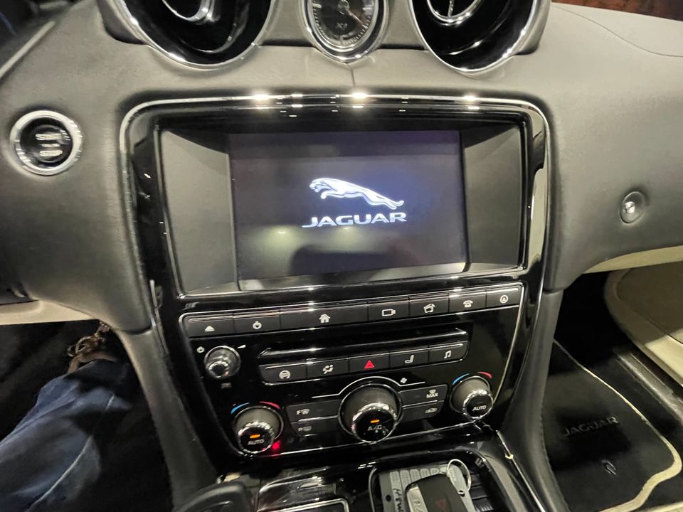 Jaguar XJL 2017 - Image 24