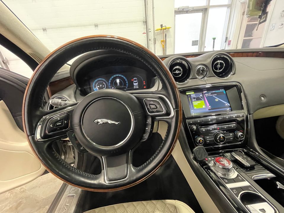 Jaguar XJL 2017 - Image 28