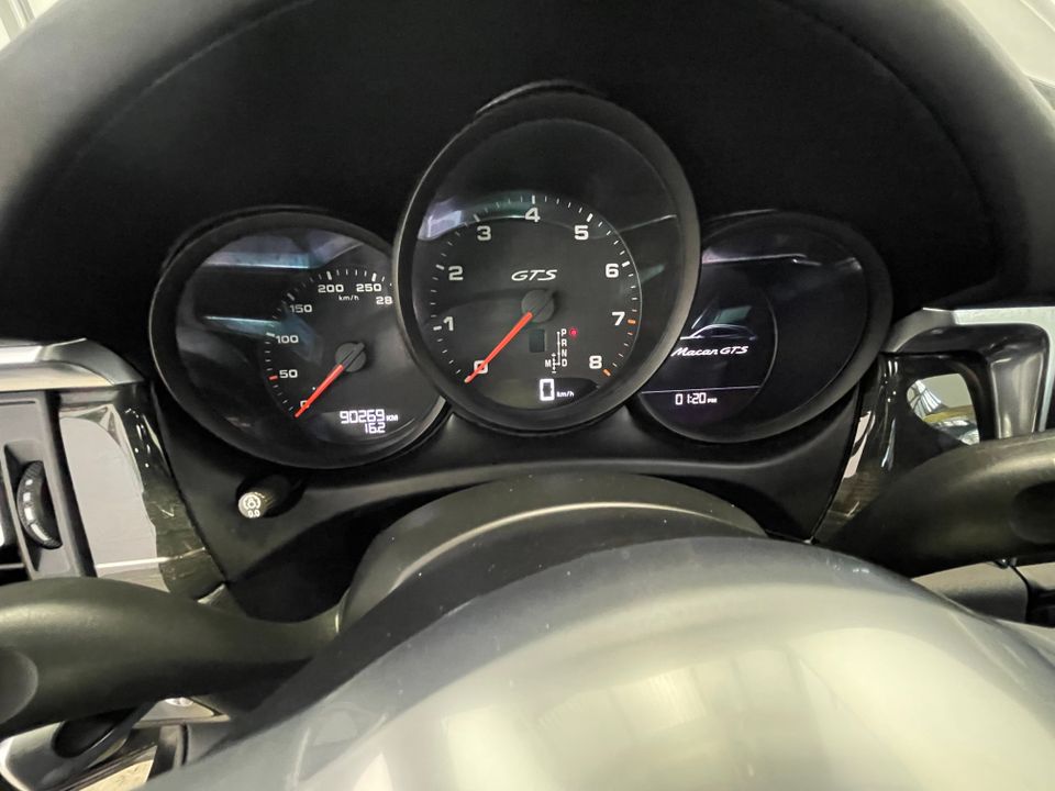 Porsche Macan 2021 - Image 30