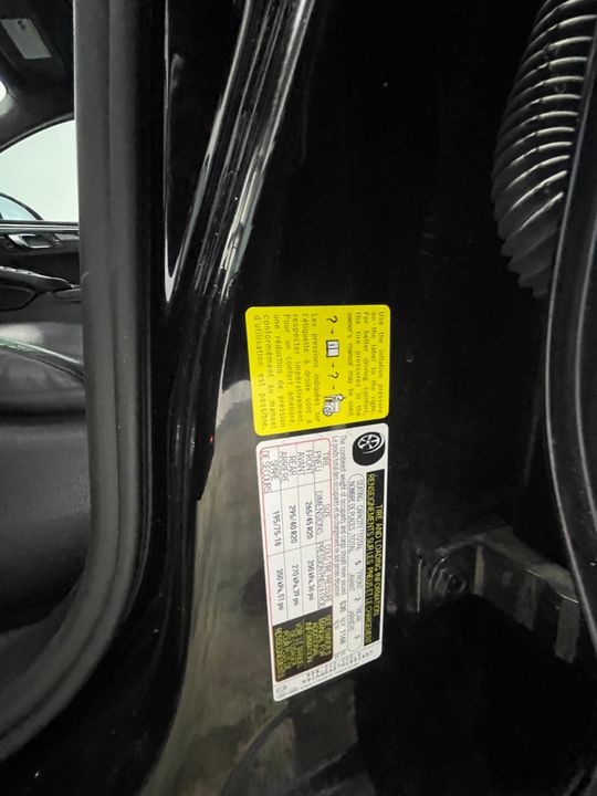 Porsche Macan 2021 - Image 45