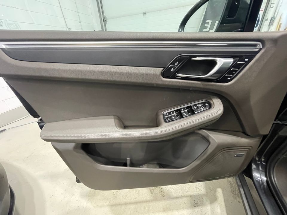 Porsche Macan 2022 - Image 25