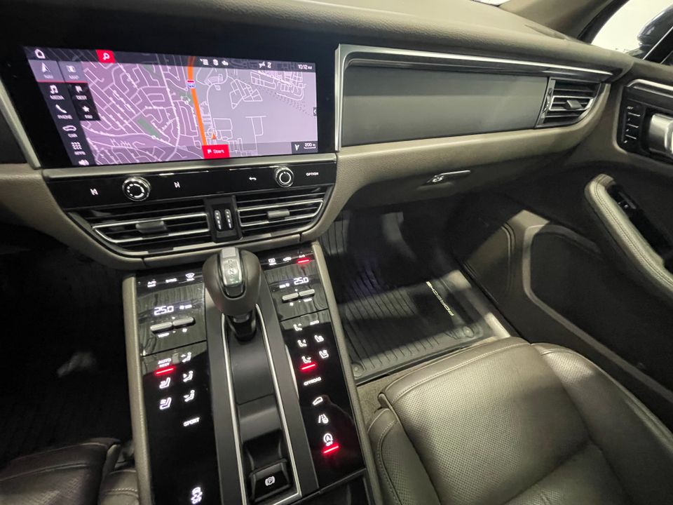 Porsche Macan 2022 - Image 40