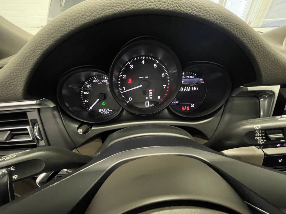 Porsche Macan 2022 - Image 41
