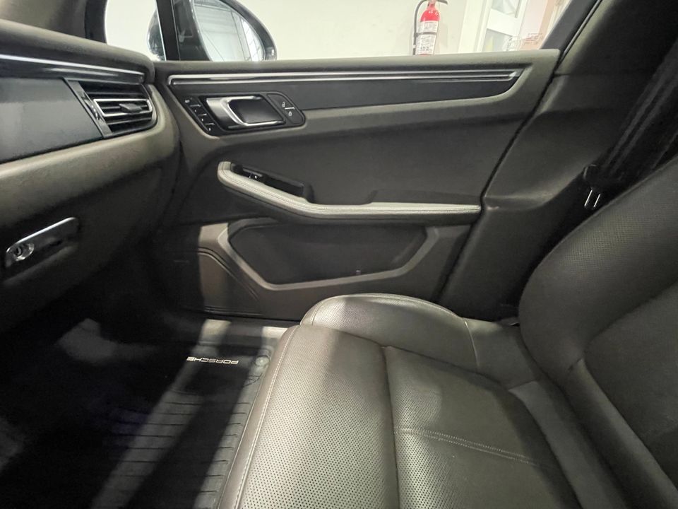 Porsche Macan 2022 - Image 42