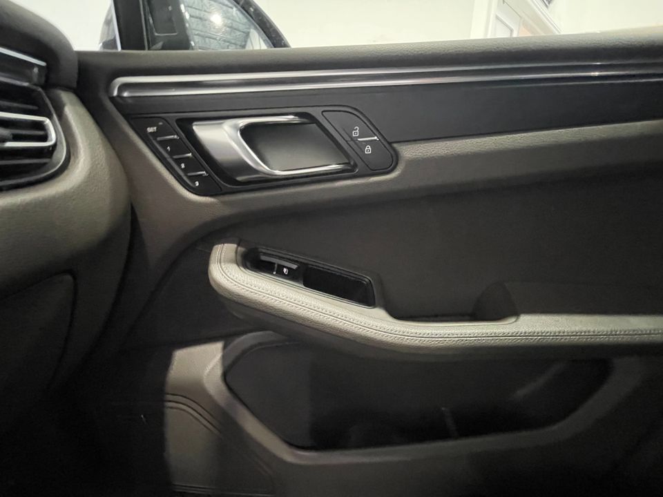 Porsche Macan 2022 - Image 43
