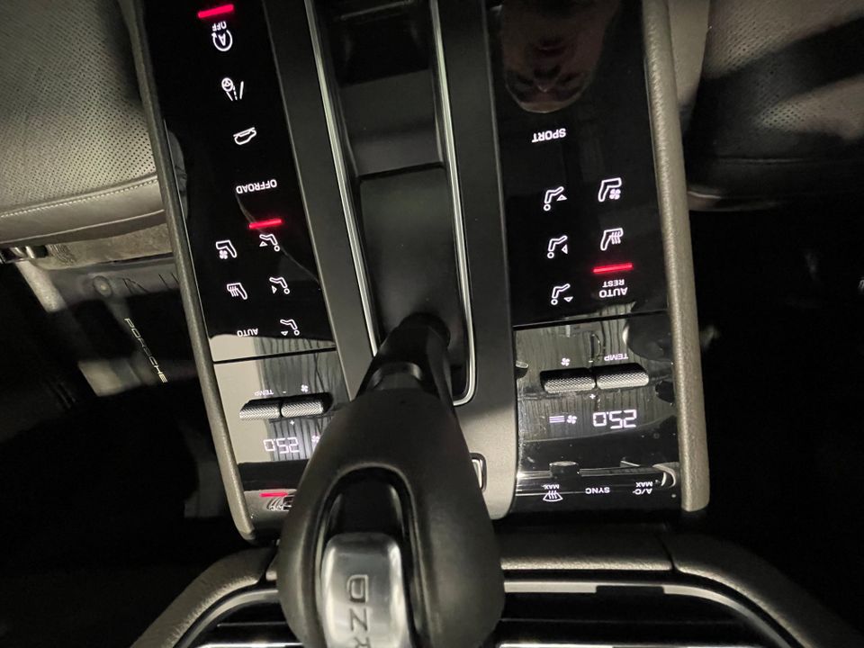 Porsche Macan 2022 - Image 46