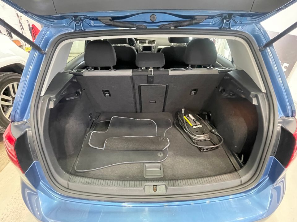 Volkswagen e-Golf 2016 - Image 16