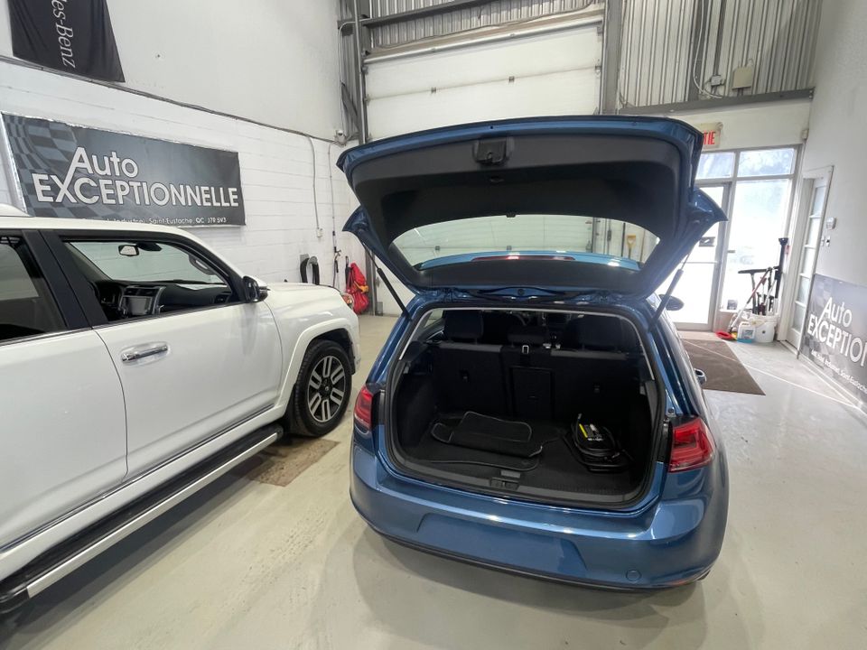 Volkswagen e-Golf 2016 - Image 17