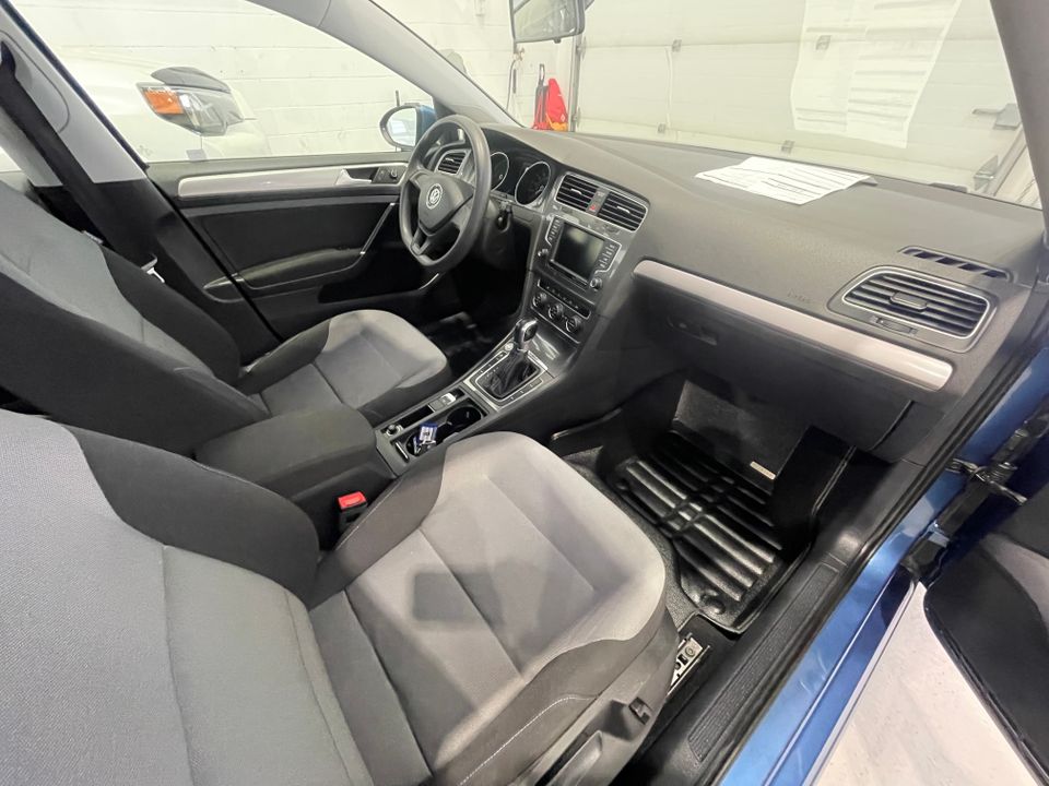 Volkswagen e-Golf 2016 - Image 20