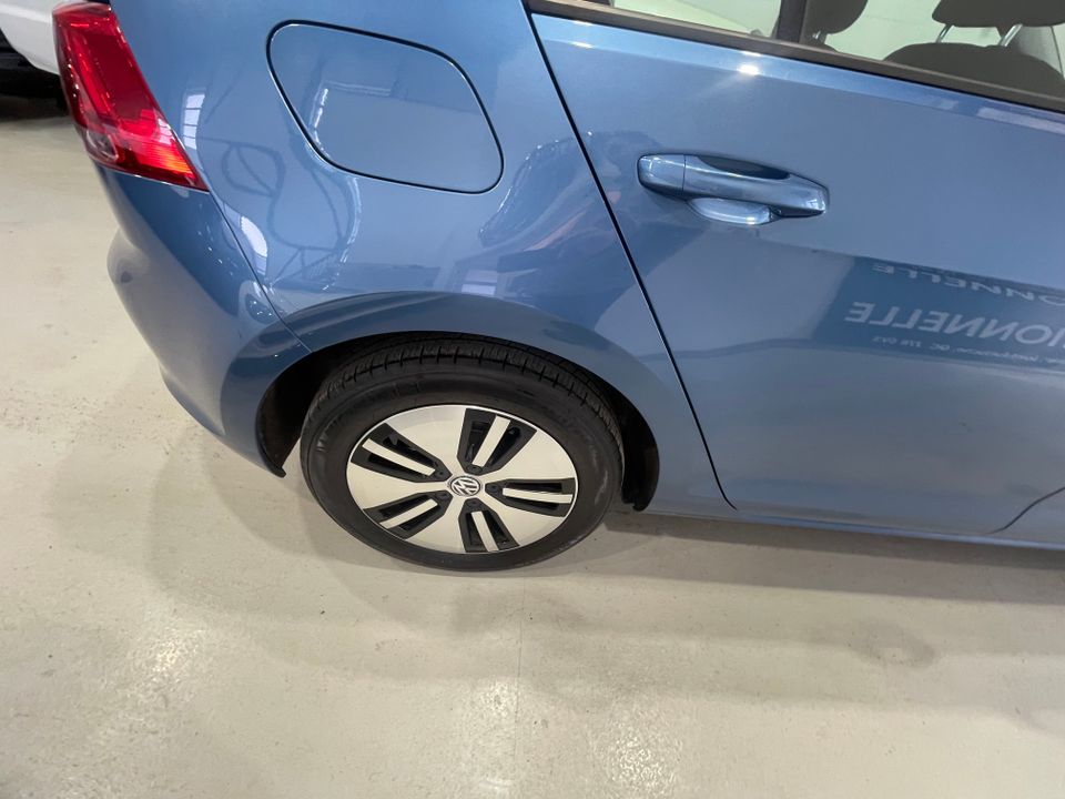 Volkswagen e-Golf 2016 - Image 22