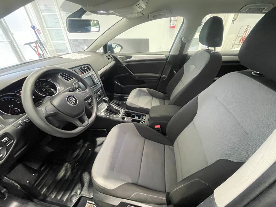 Volkswagen e-Golf 2016 - Image 24