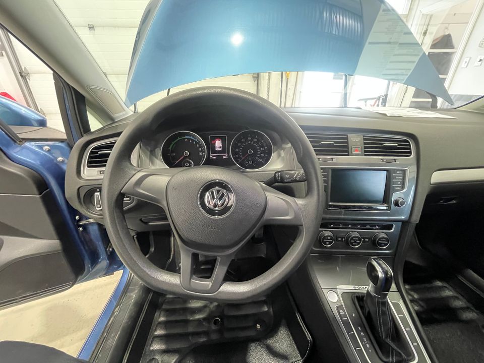 Volkswagen e-Golf 2016 - Image 34