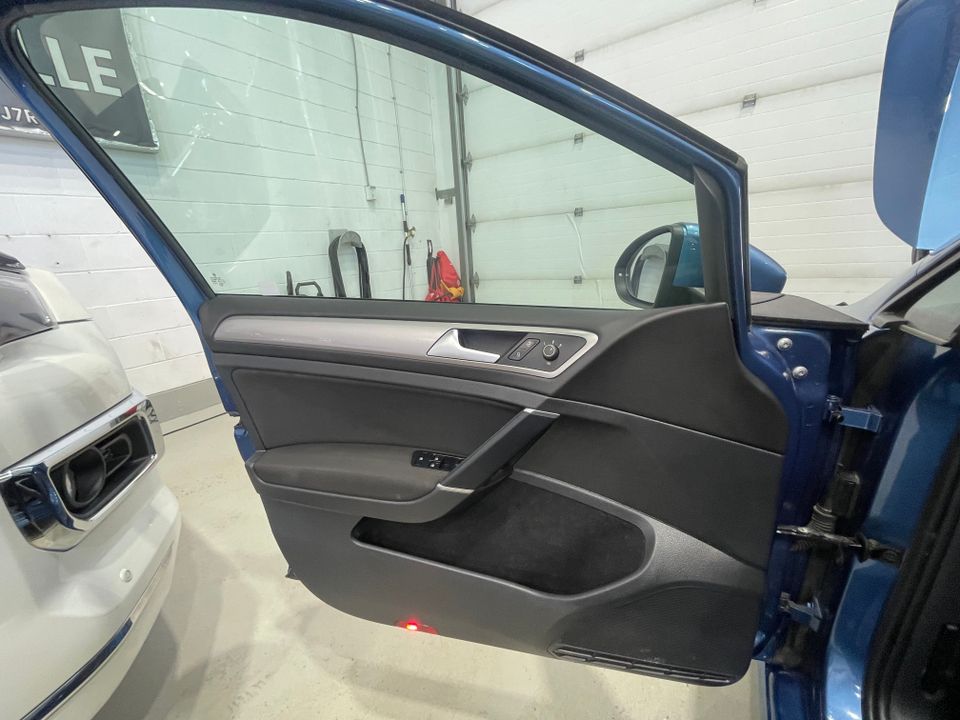 Volkswagen e-Golf 2016 - Image 35