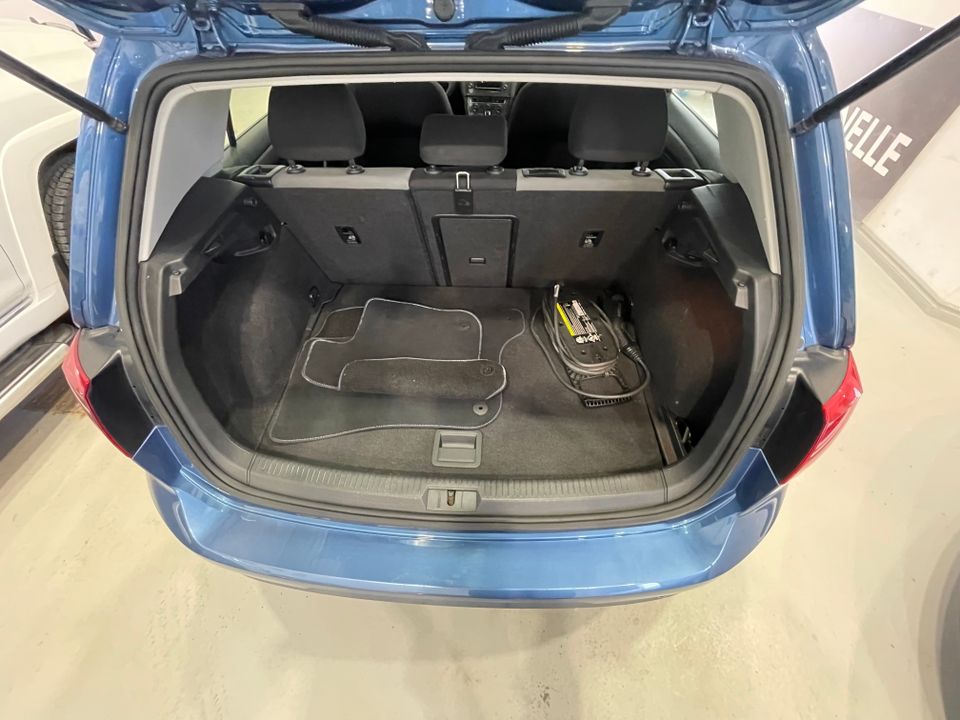 Volkswagen e-Golf 2016 - Image 37