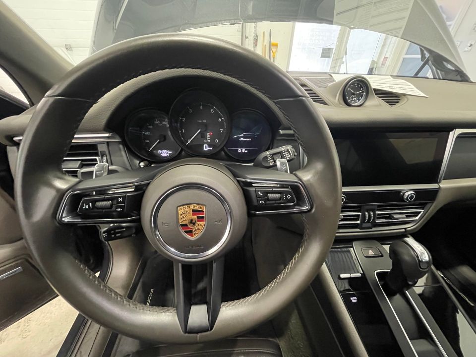Porsche Macan 2022 - Image 39