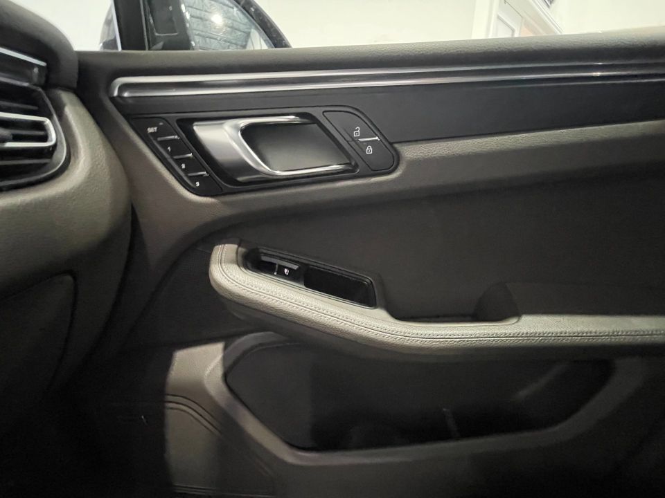 Porsche Macan 2022 - Image 43