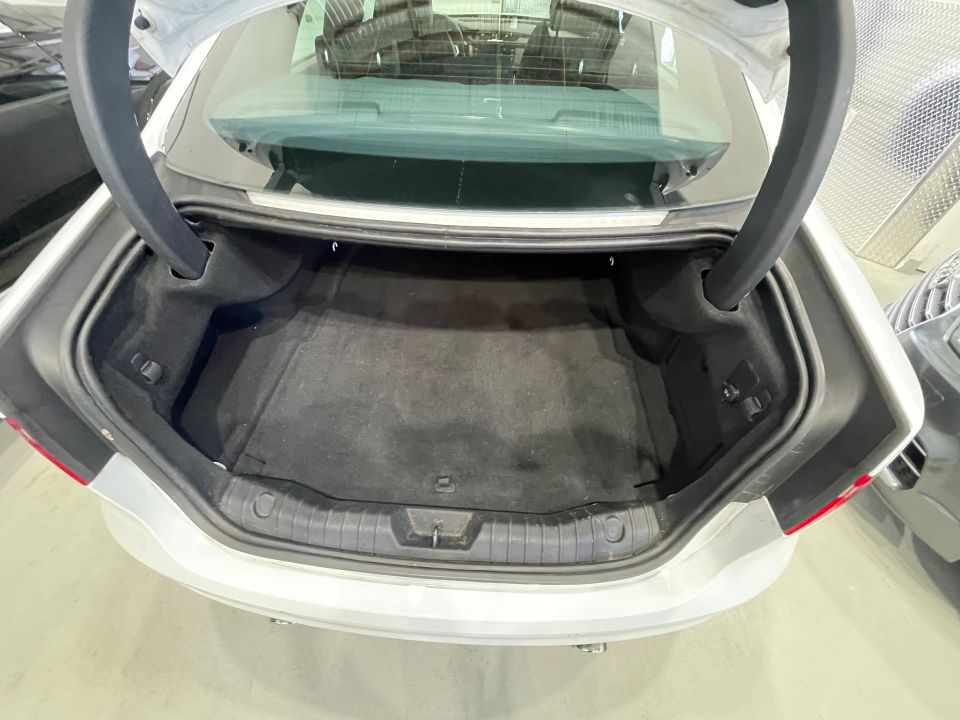 Jaguar XF 2017 - Image 21