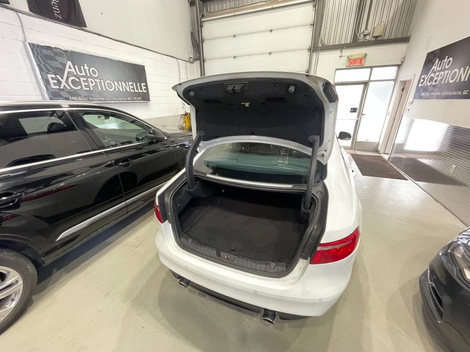 Jaguar XF 2017 - Image 22