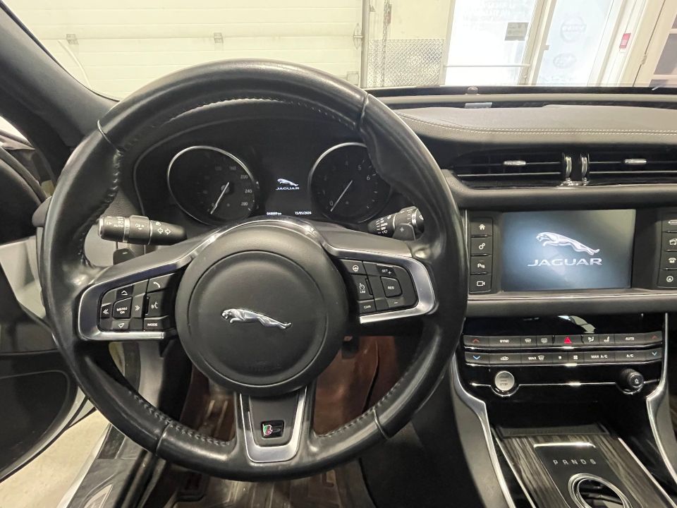 Jaguar XF 2017 - Image 29