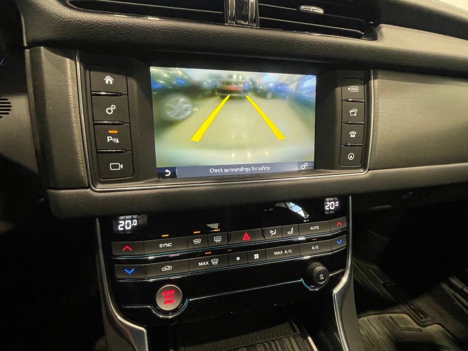 Jaguar XF 2017 - Image 33