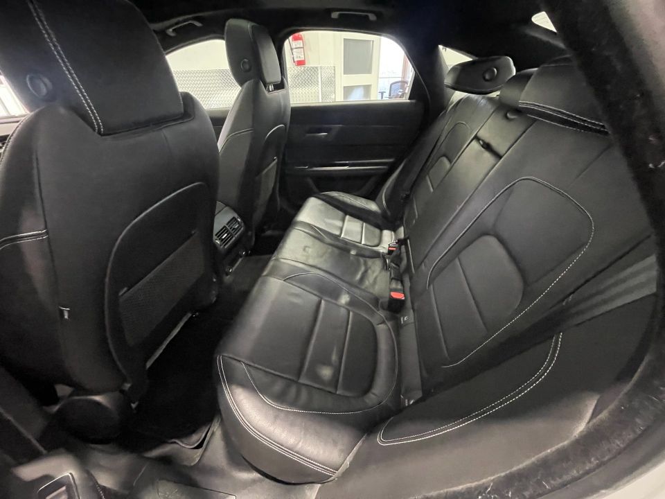 Jaguar XF 2017 - Image 23