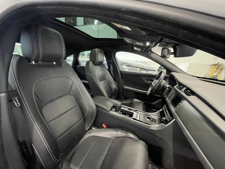 Jaguar XF 2017 - Image 18