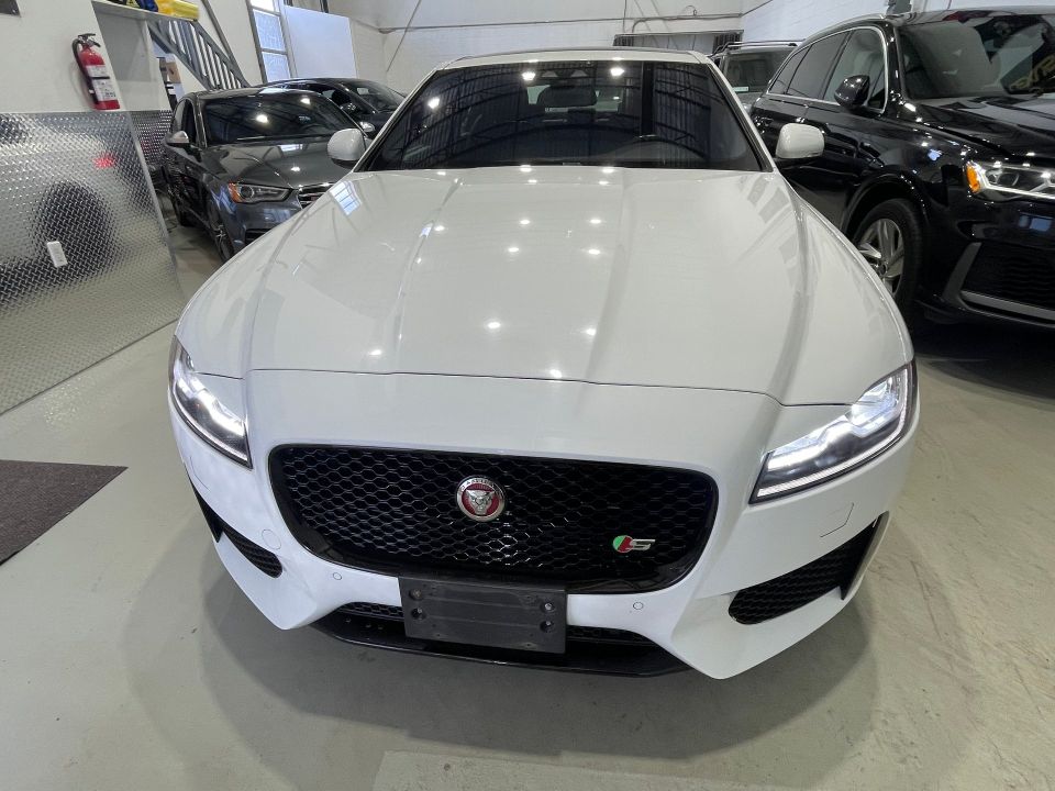 Jaguar XF 2017 - Image 38