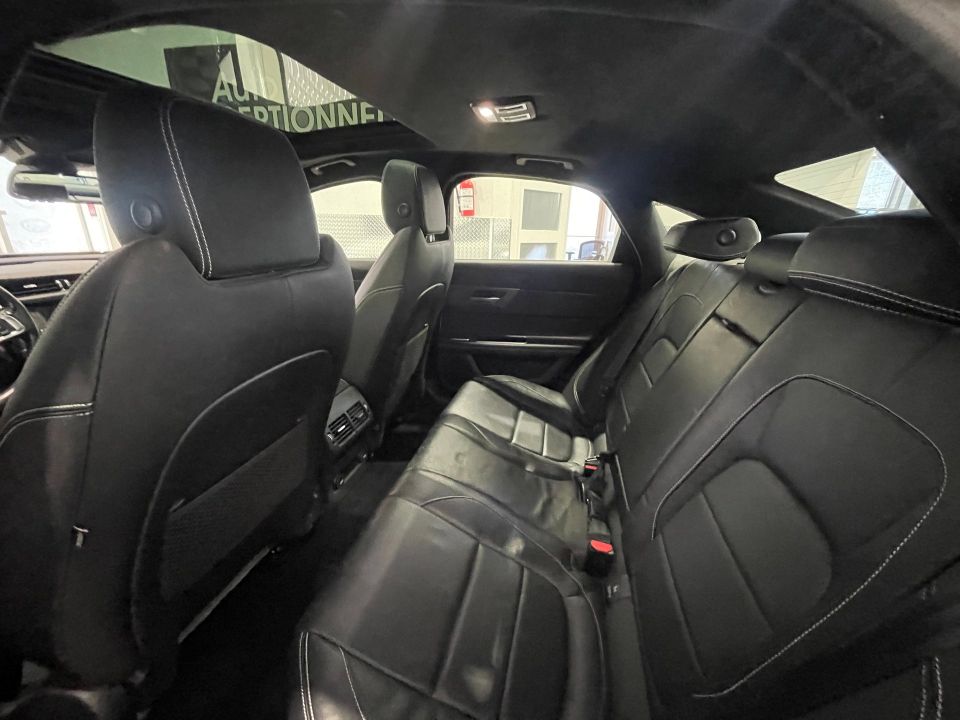Jaguar XF 2017 - Image 24