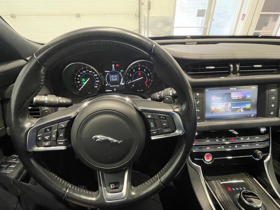 Jaguar XF 2017 - Image 31