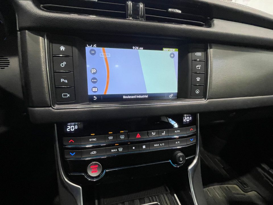 Jaguar XF 2017 - Image 32