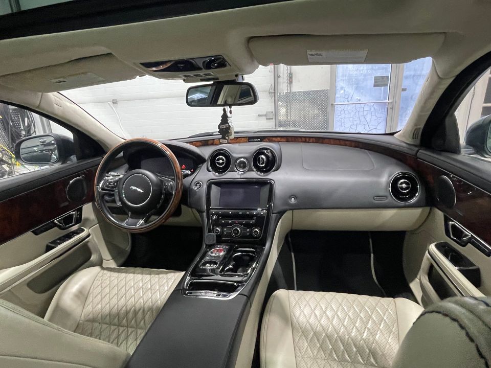 Jaguar XJL 2017 - Image 34