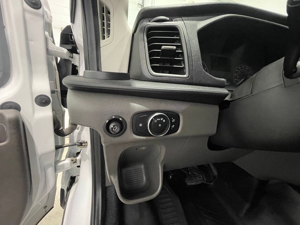 Ford Transit-250 Cargo Van 2020 - Image 33