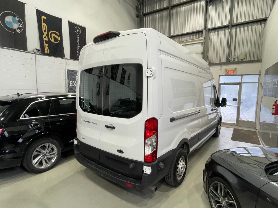 Ford Transit-250 Cargo Van 2020 - Image 9