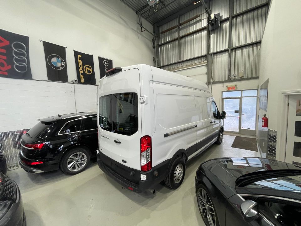 Ford Transit-250 Cargo Van 2020 - Image 15